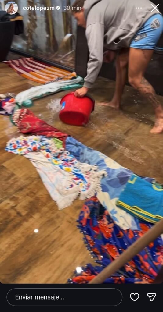 Lucas Lama sacando agua