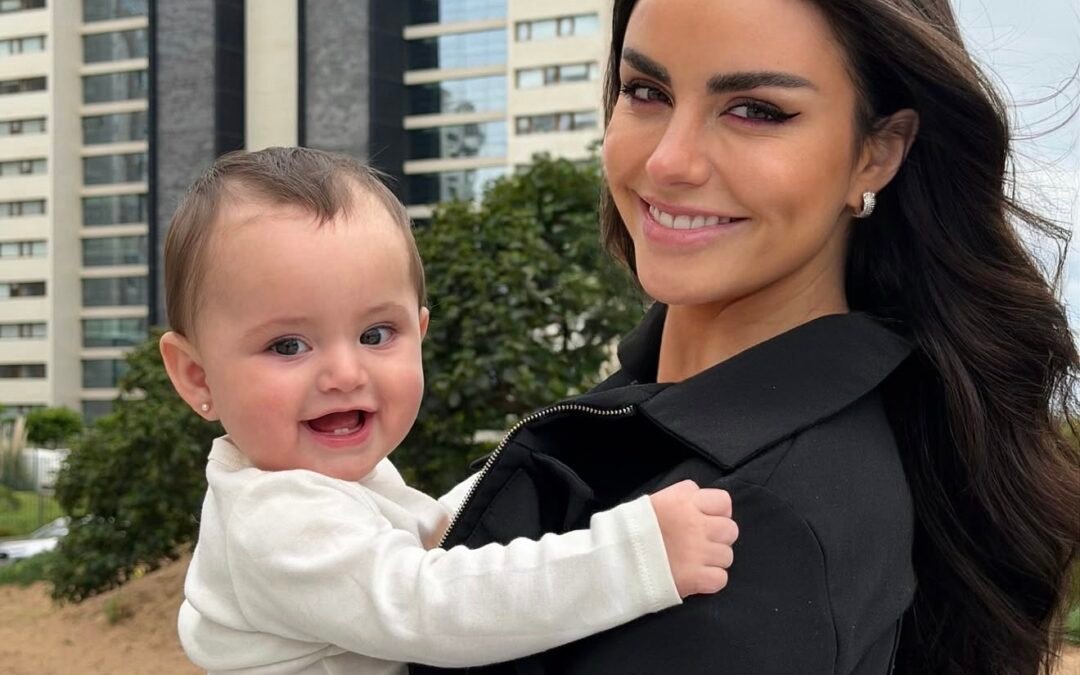 Emilia Dides muestra por primera vez la cara de su hija, Mía